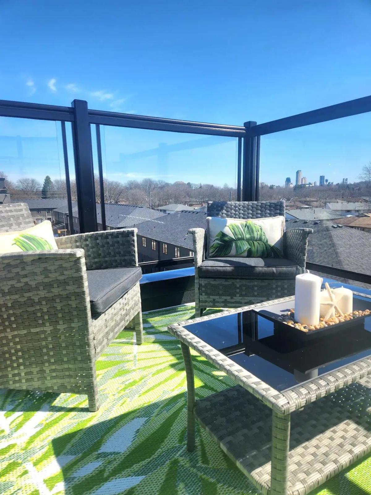 Cozy 3 Story Townhouse! * Niagara Falls