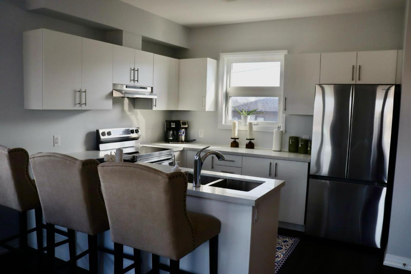 Cozy 3 Story Townhouse! Apartment Niagara Falls