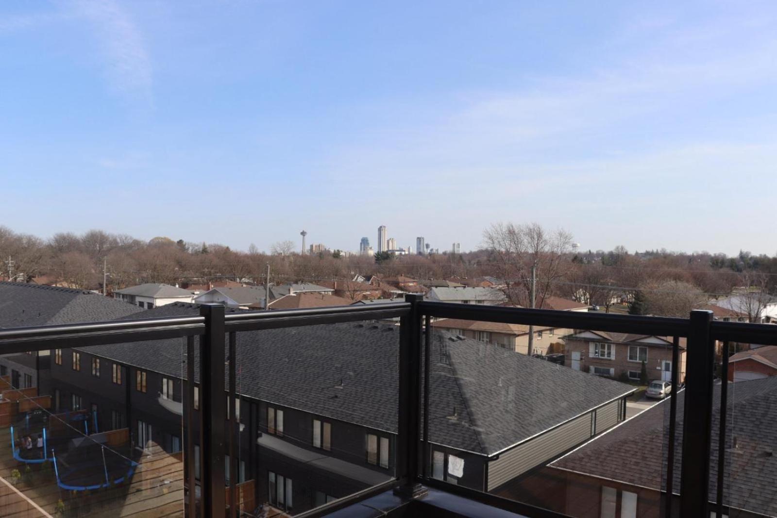 Cozy 3 Story Townhouse! * Niagara Falls