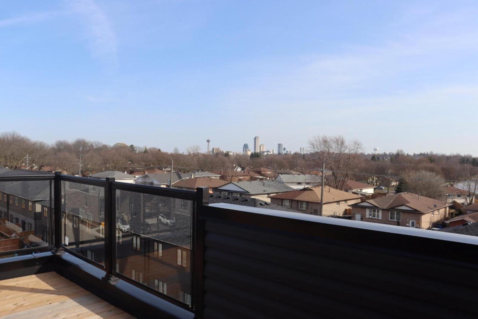 Cozy 3 Story Townhouse! Apartment
