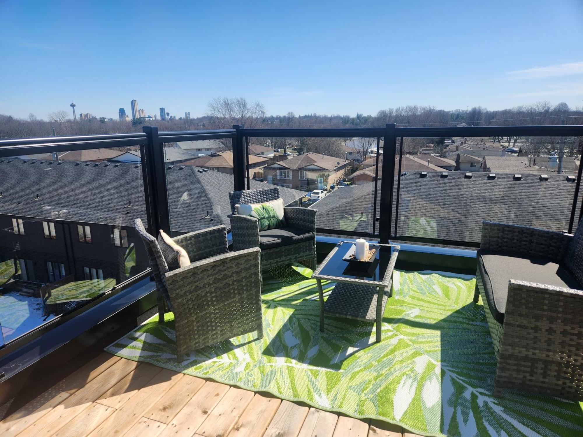 Cozy 3 Story Townhouse! *