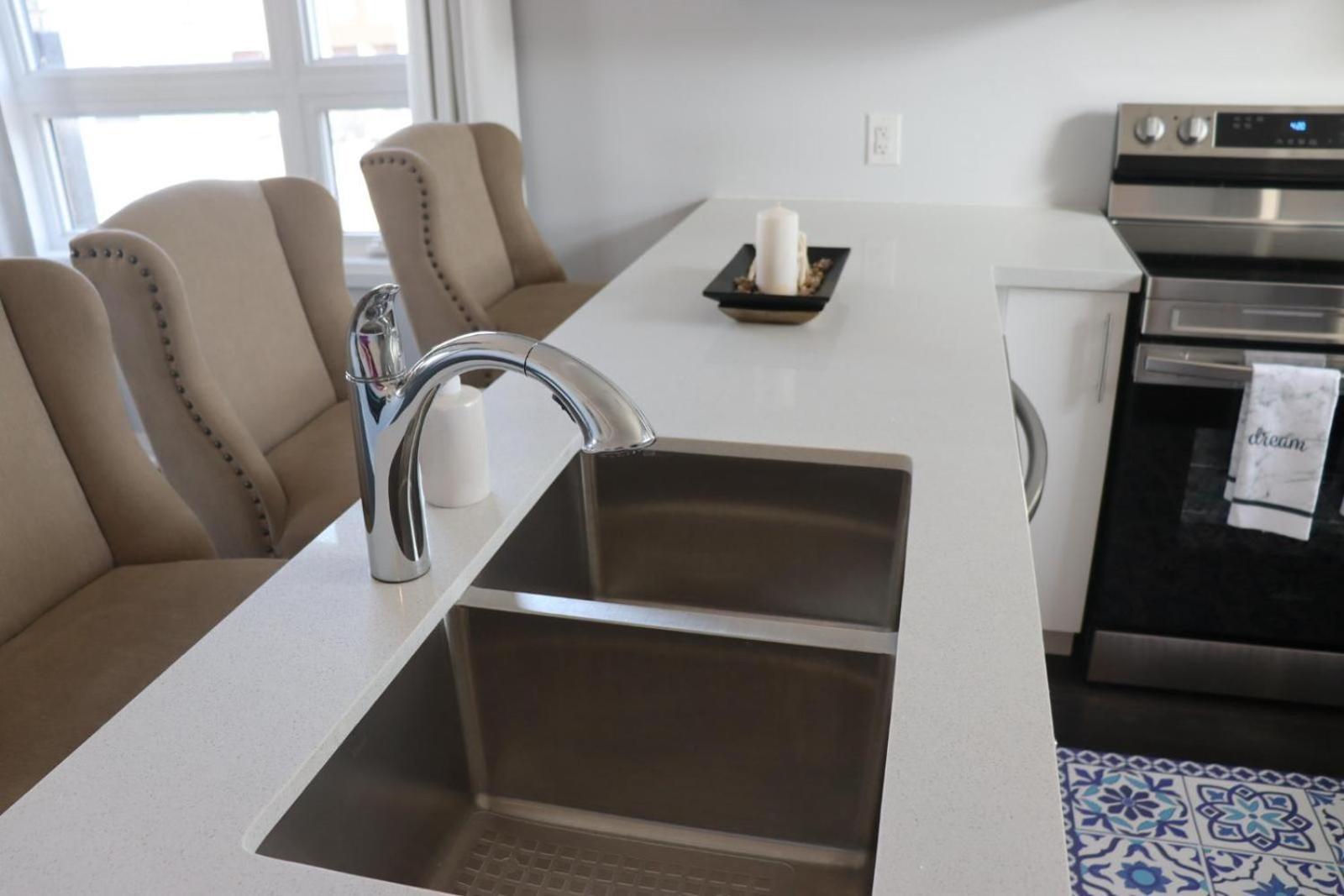 Cozy 3 Story Townhouse! Niagara Falls