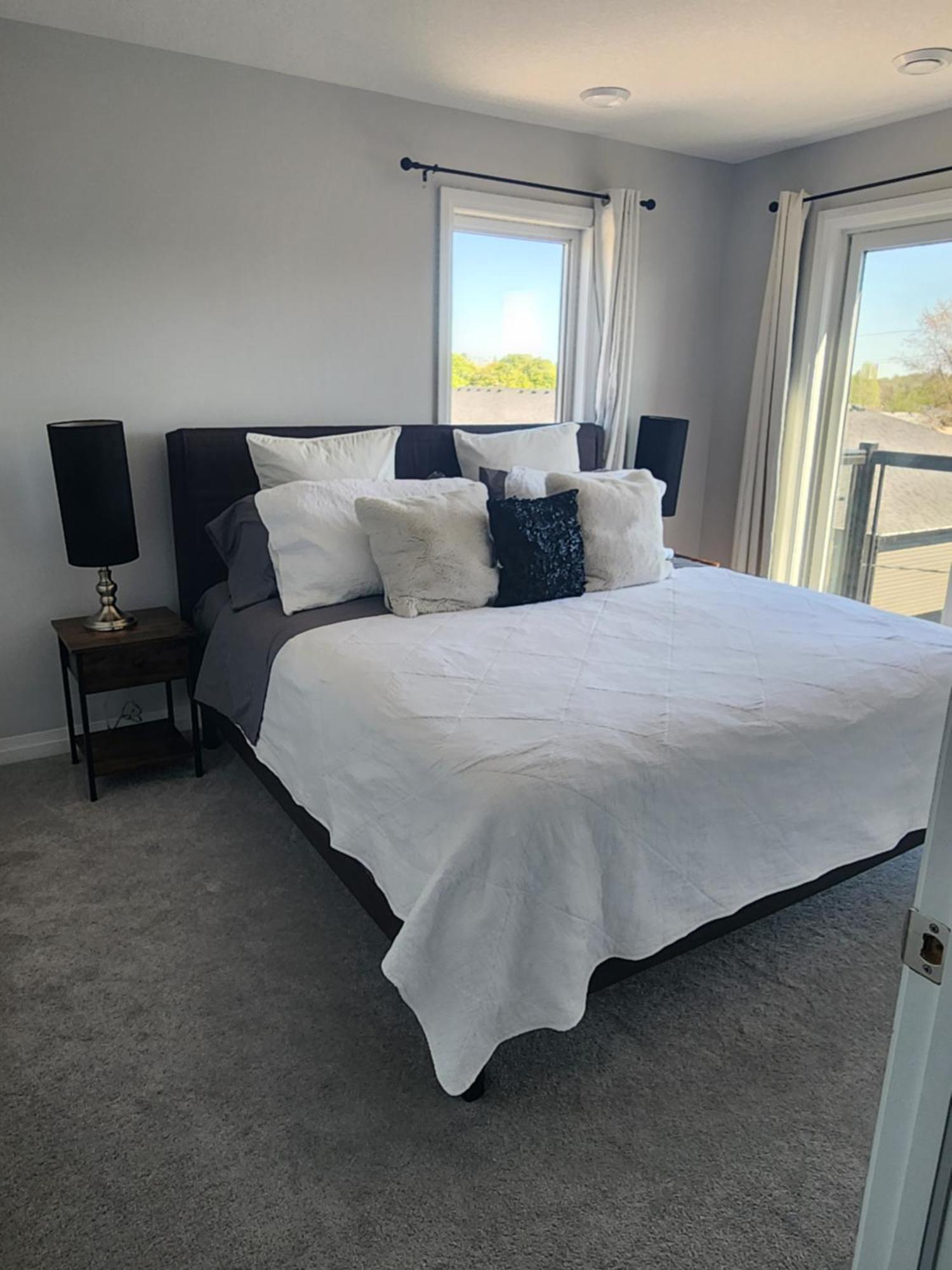Apartment Cozy 3 Story Townhouse! Niagara Falls
