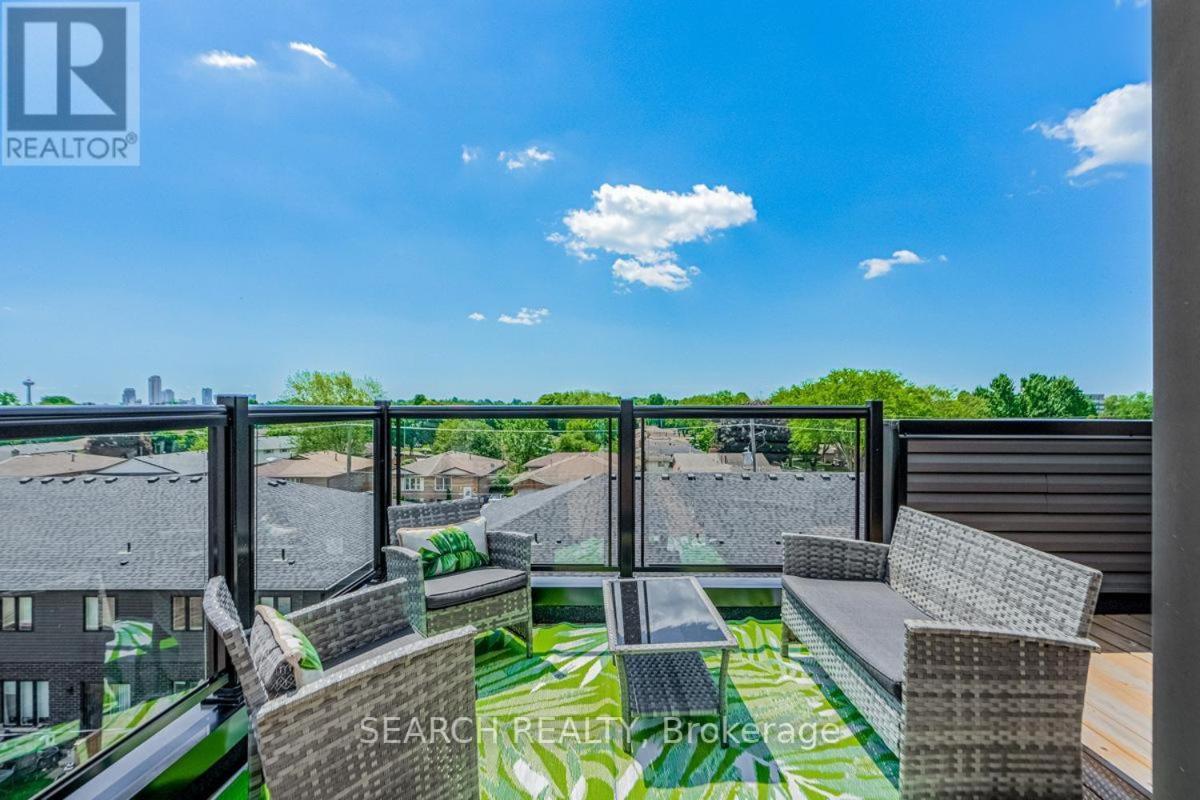 Cozy 3 Story Townhouse! Apartment