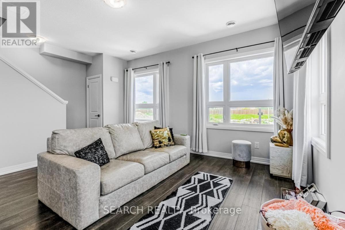 Cozy 3 Story Townhouse! * Niagara Falls