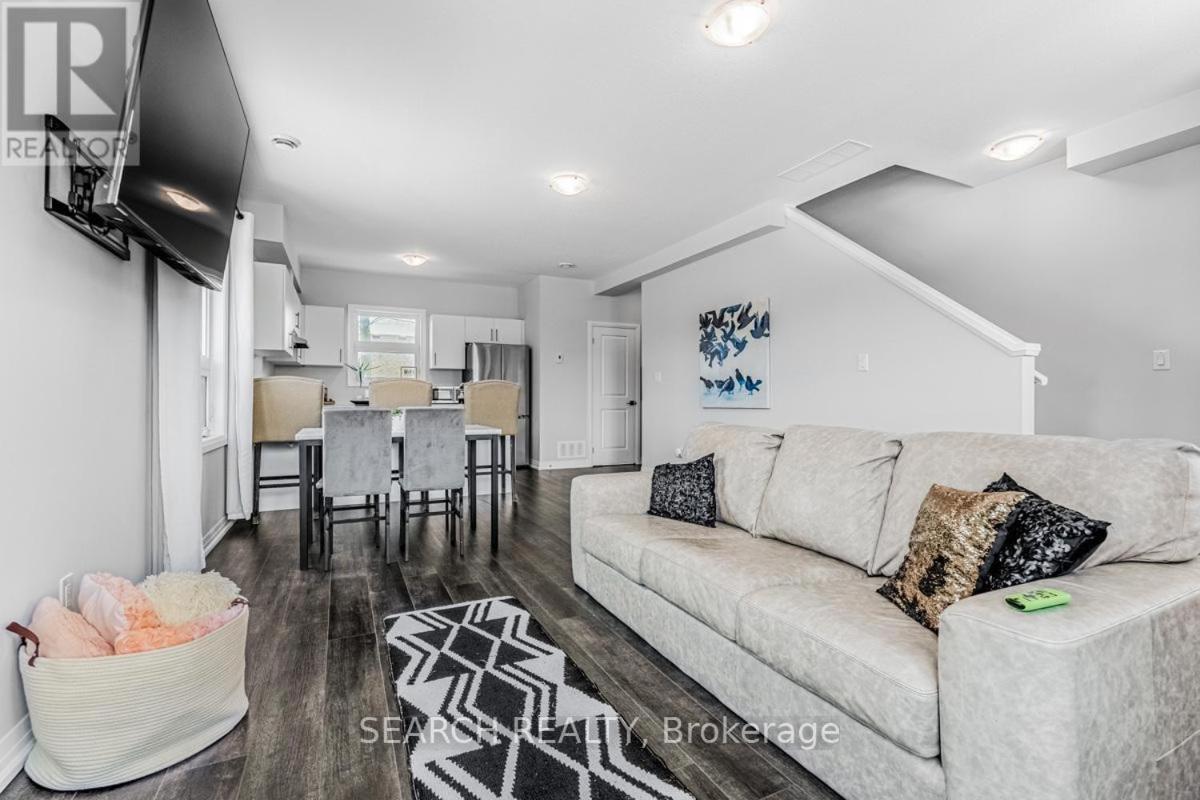 Cozy 3 Story Townhouse!
