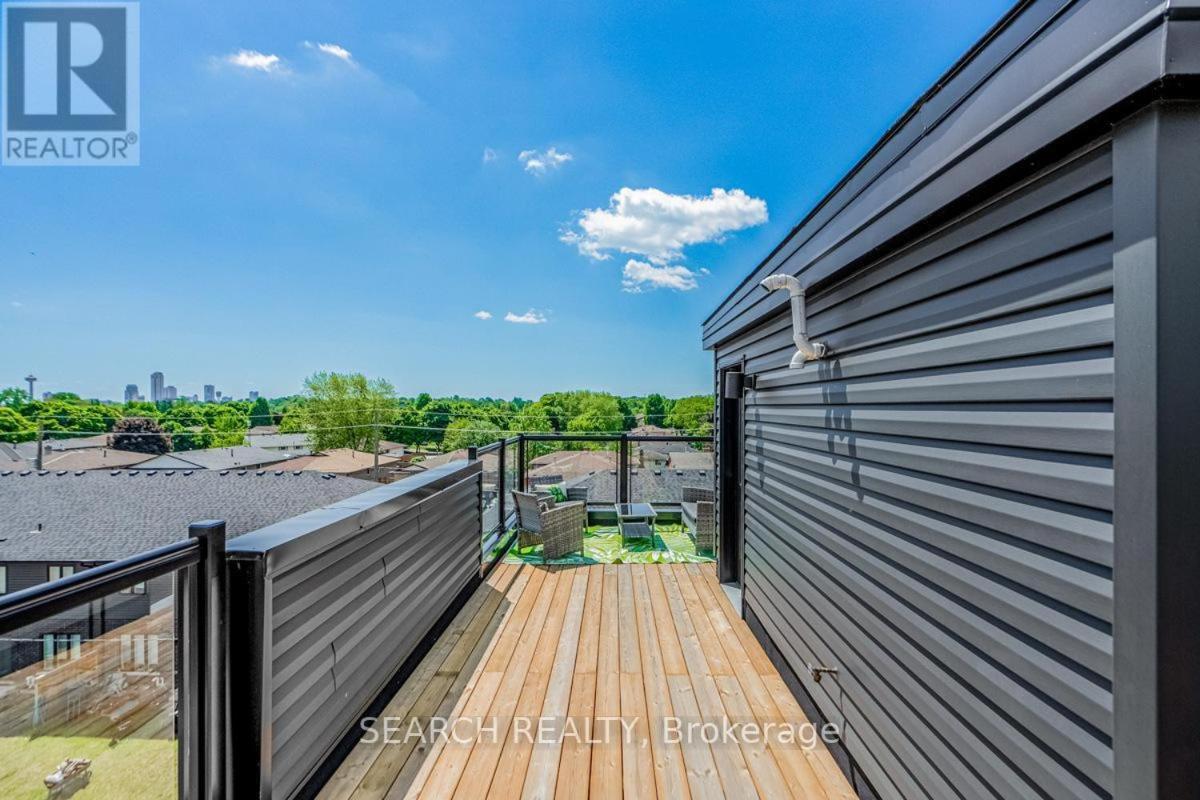 Cozy 3 Story Townhouse! *